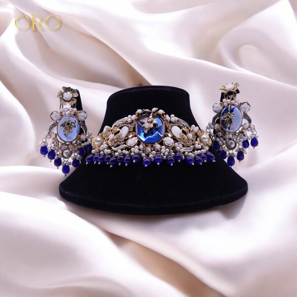 Doublet sapphire chokar set
