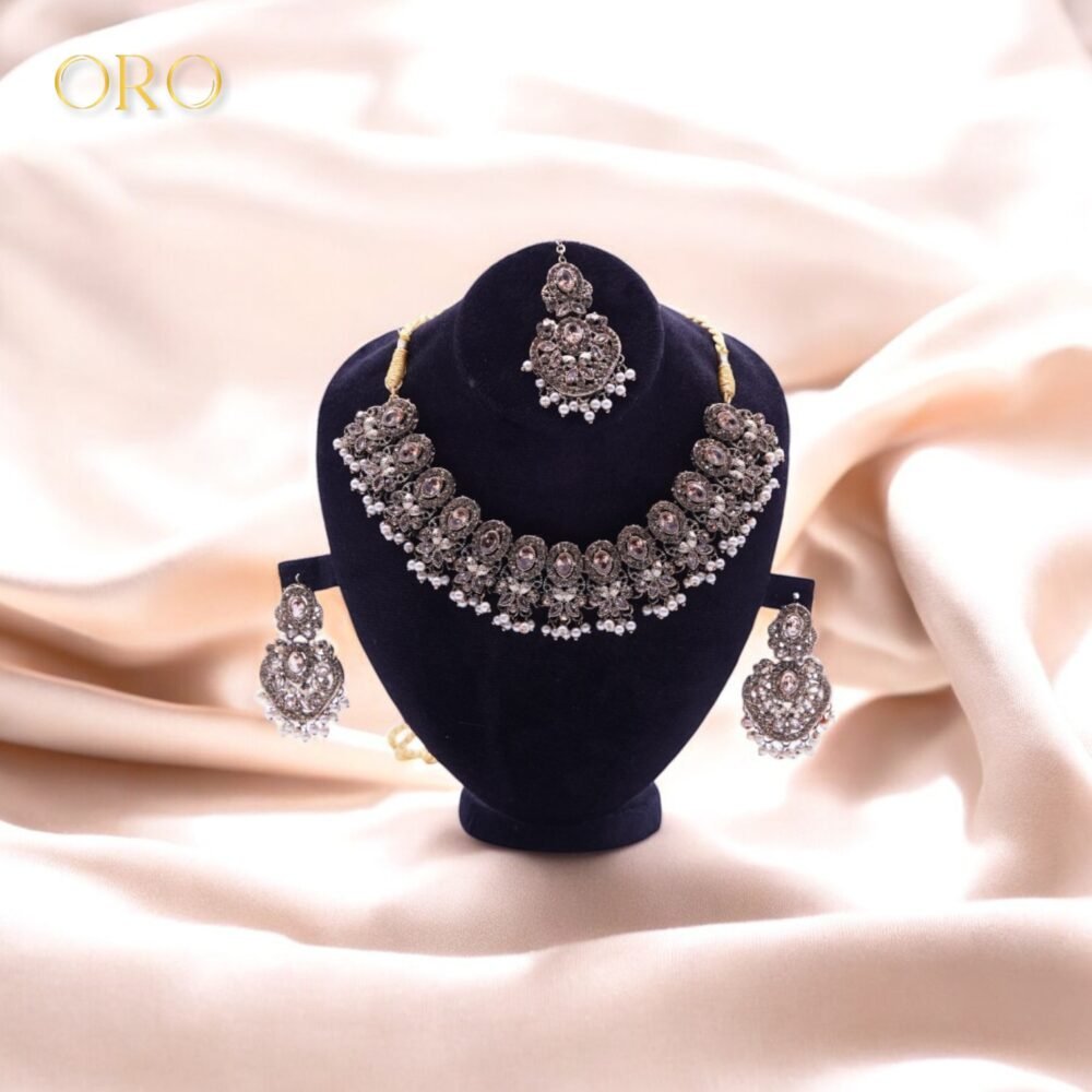 Pulki zircon necklace